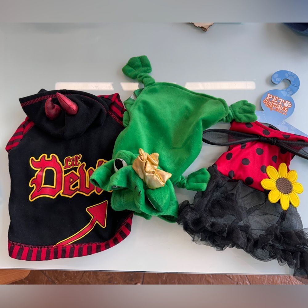 DOG HALLOWEEN COSTUMES ‎ SIZES Small/Medium FINAL SALE 1/6